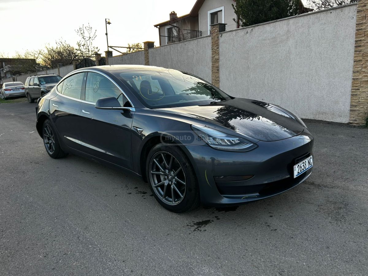 Tesla Model 3 - фото 1