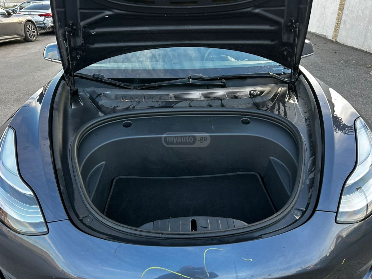 Tesla Model 3 - фото 10
