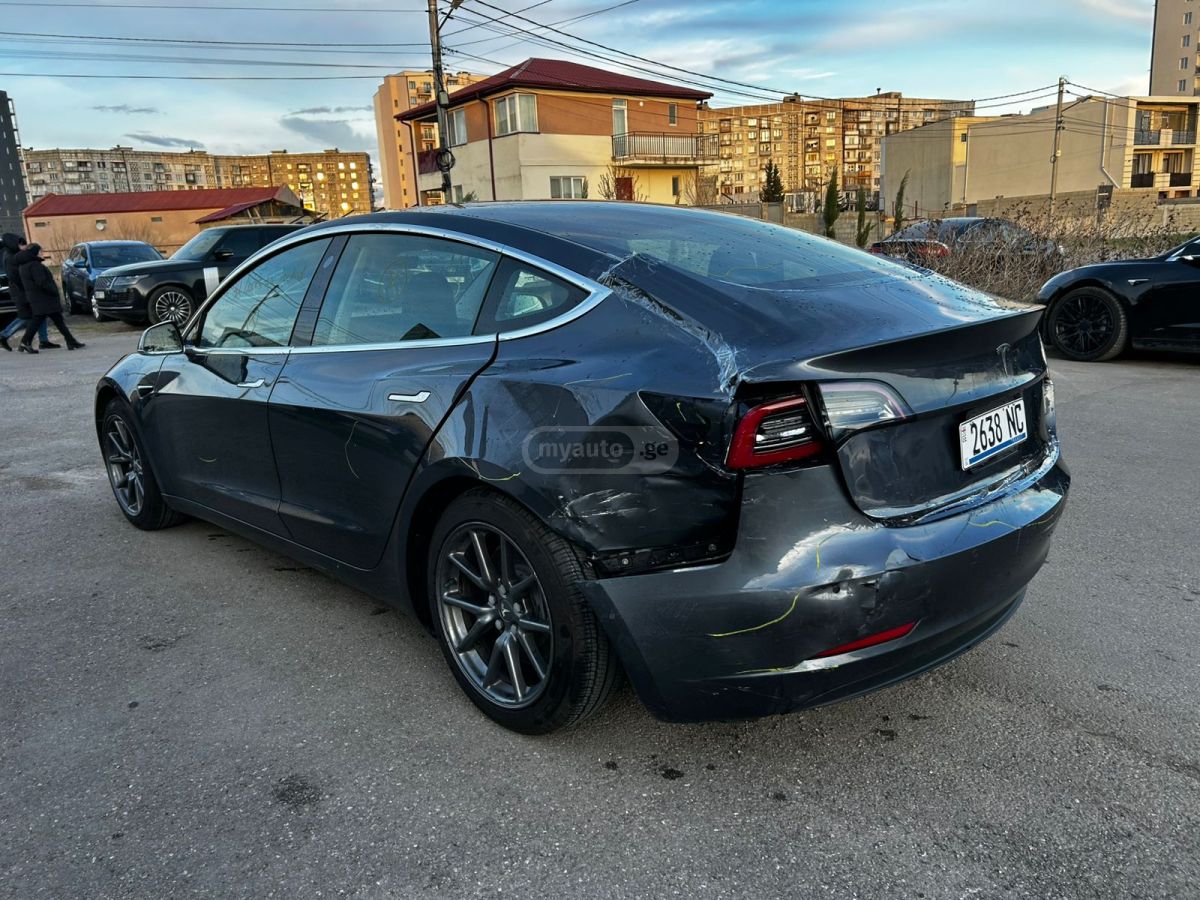 Tesla Model 3 - фото 4