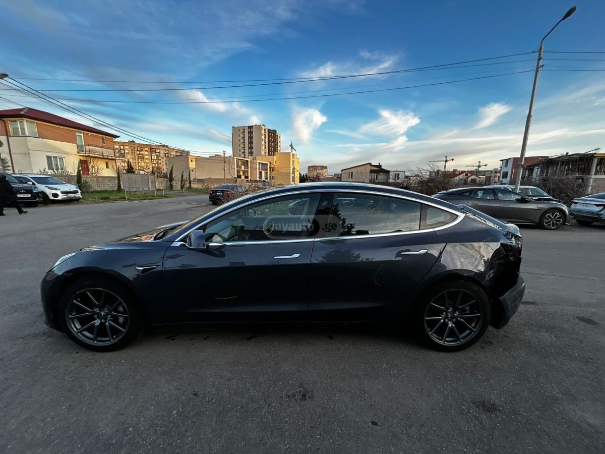 Tesla Model 3 - фото 5