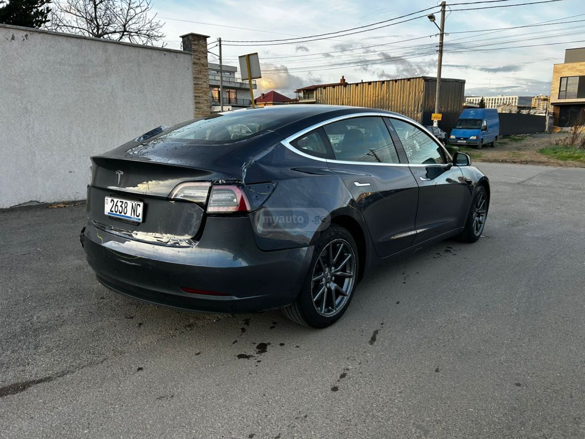 Tesla Model 3 - фото 6