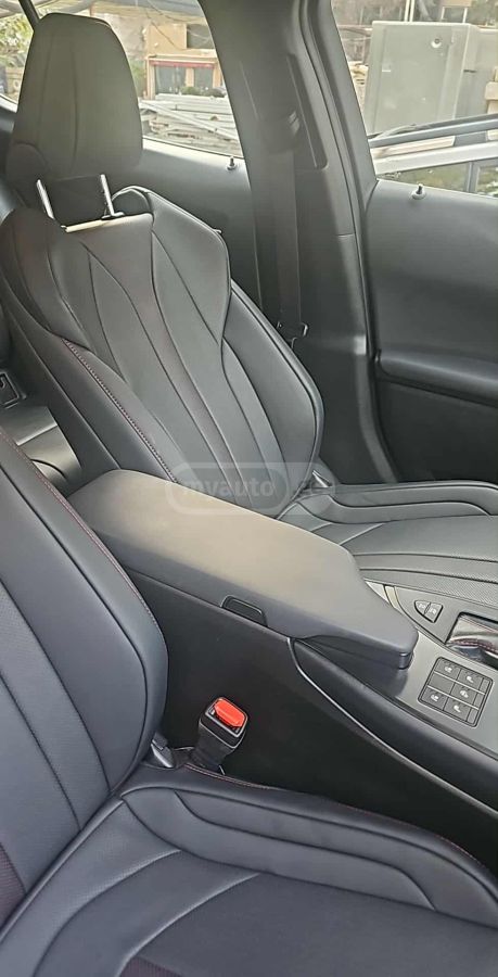 Lexus F SPORT Design 4dr All-Wheel D — миниатюра 13