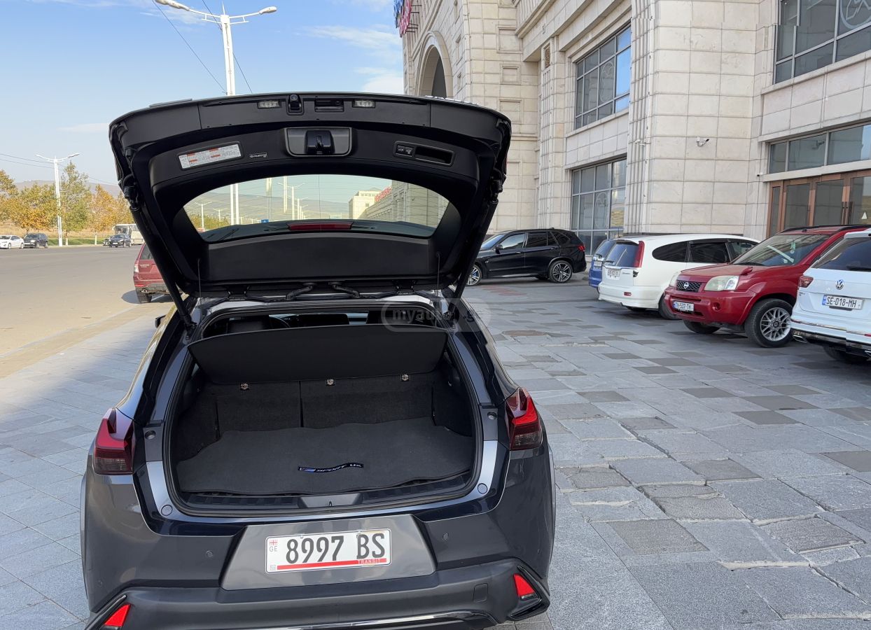 Lexus F SPORT Design 4dr All-Wheel D — миниатюра 15