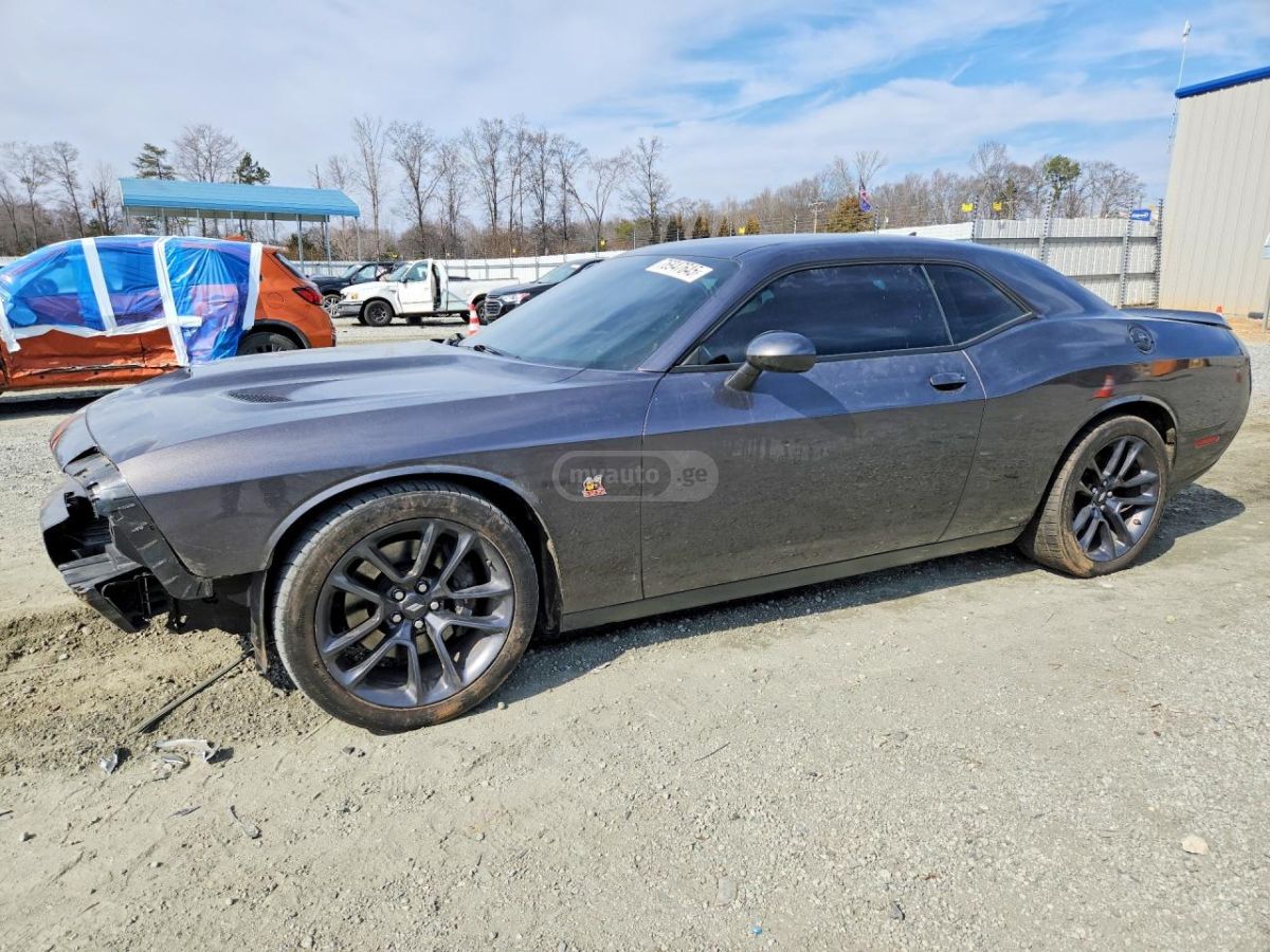 Dodge Challenger - фото 1