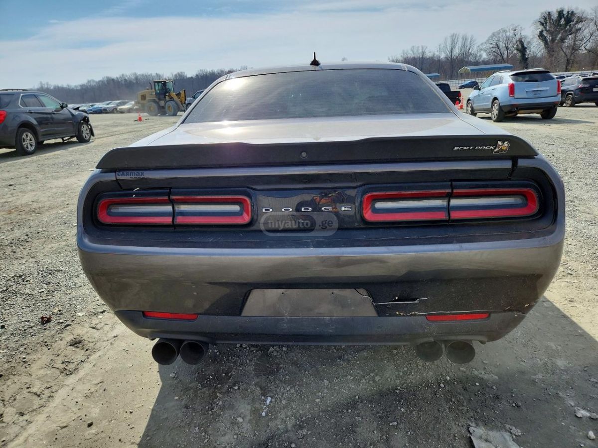 Dodge Challenger - фото 6