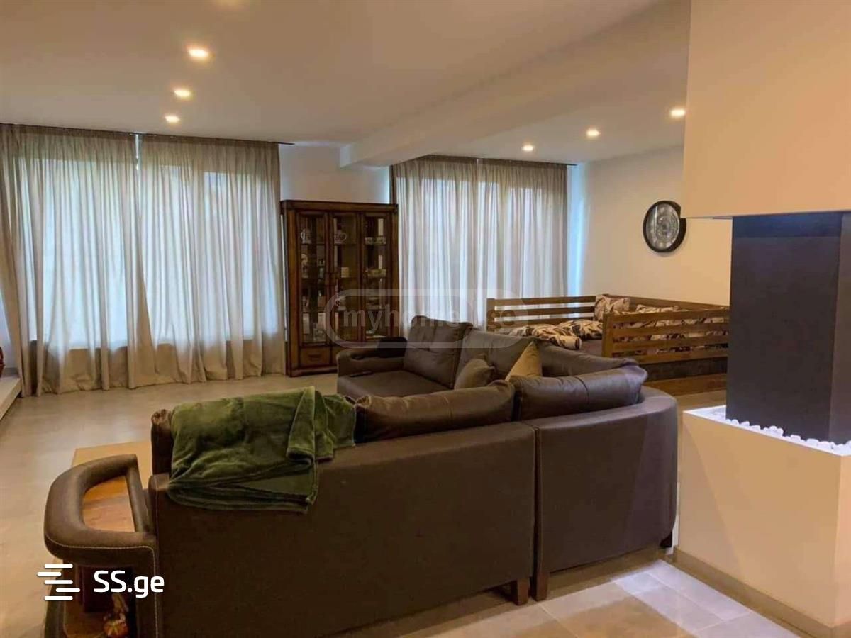 8 Room Private House For Sale view 3