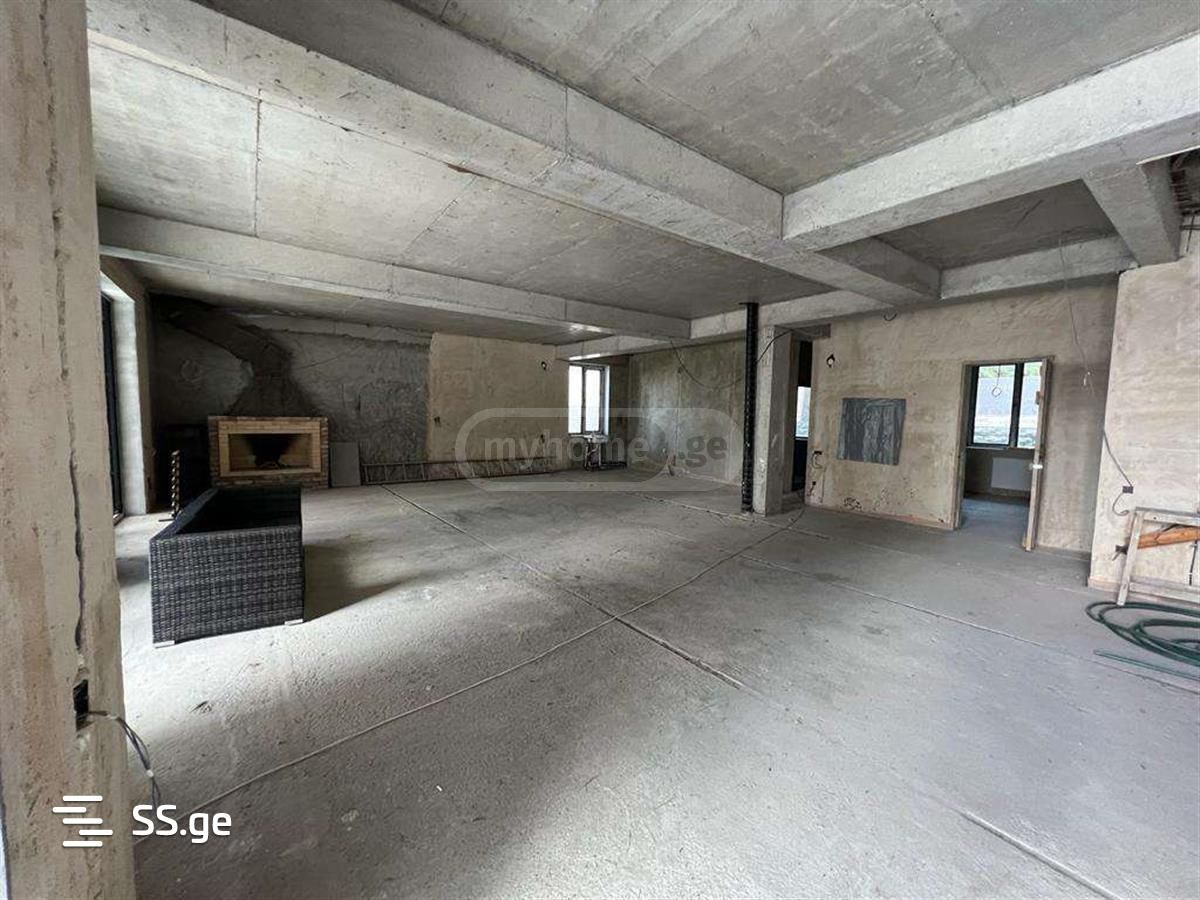 8 Room Private House For Sale view 11