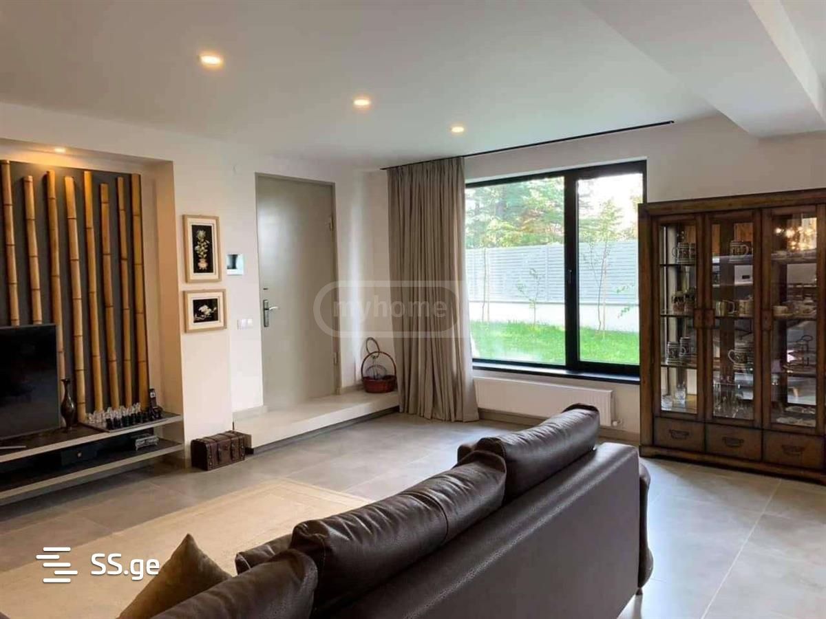 8 Room Private House For Sale view 6