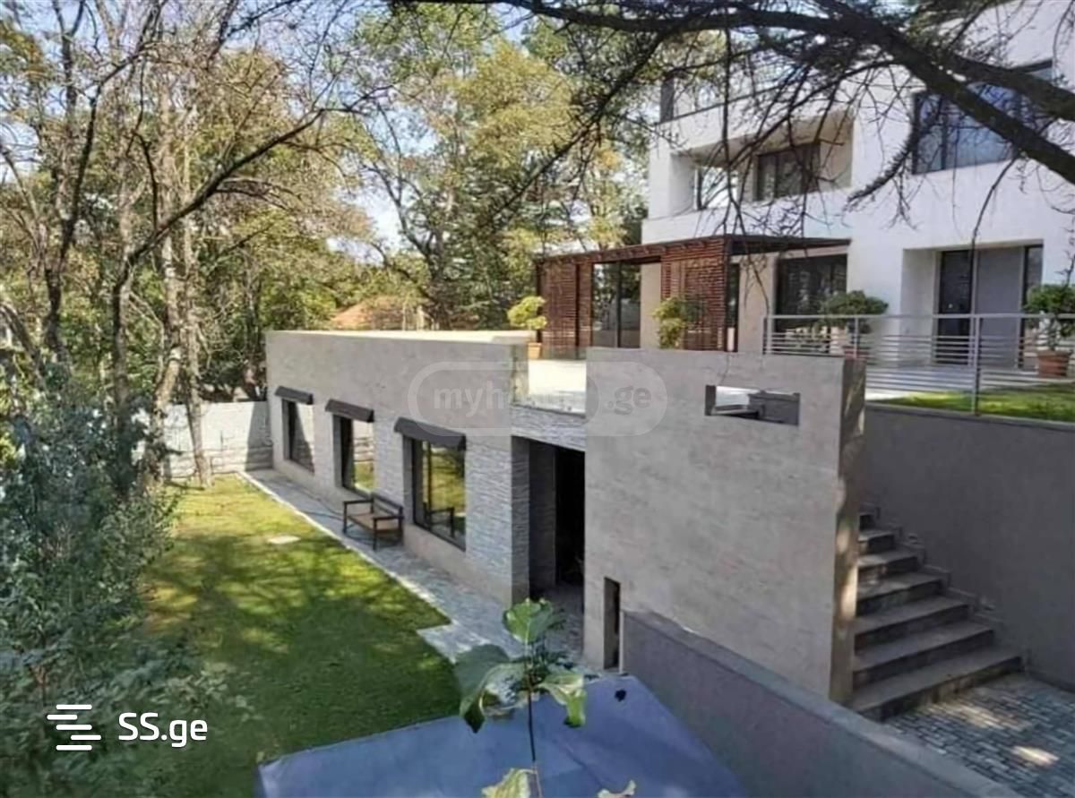 8 Room Private House For Sale view 1