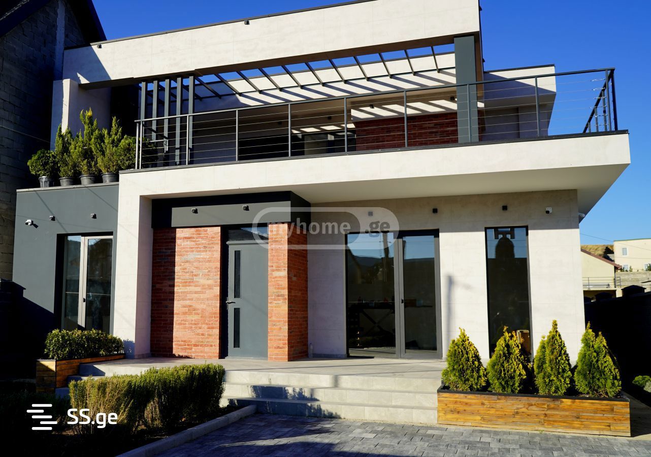For Sale 9 Room Private House view 1