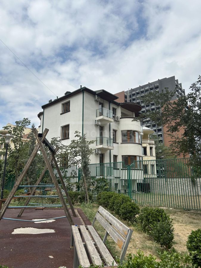 For Rent 10+ Room Private House In Vake, 1 of 12