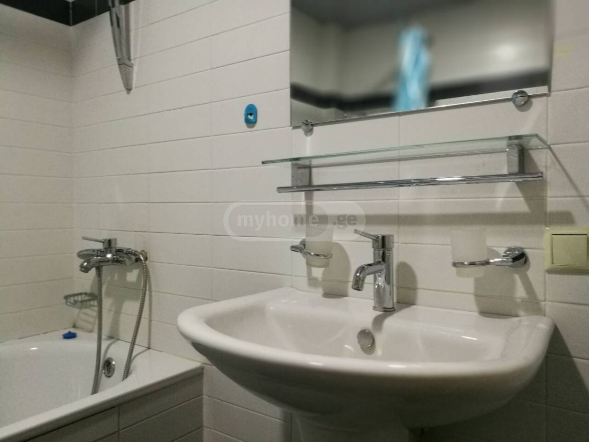 Daily Rent 3 Room Apartment Mtatsmindaze view 10