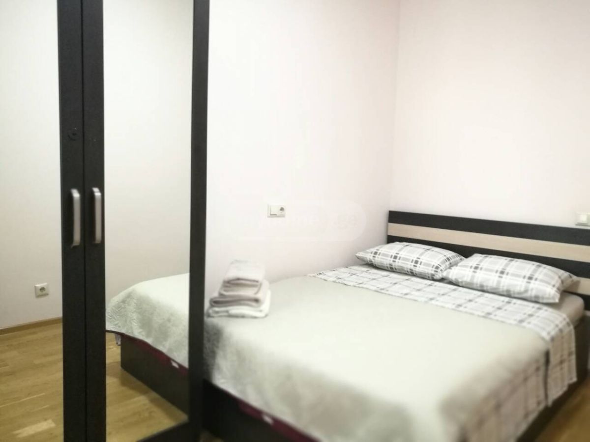 Daily Rent 3 Room Apartment Mtatsmindaze view 3