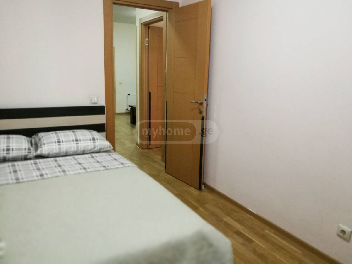 Daily Rent 3 Room Apartment Mtatsmindaze view 4
