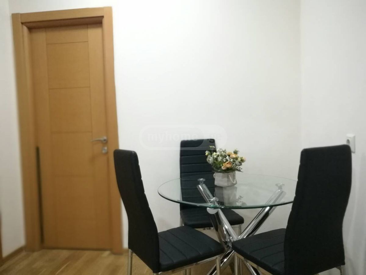 Daily Rent 3 Room Apartment Mtatsmindaze view 6