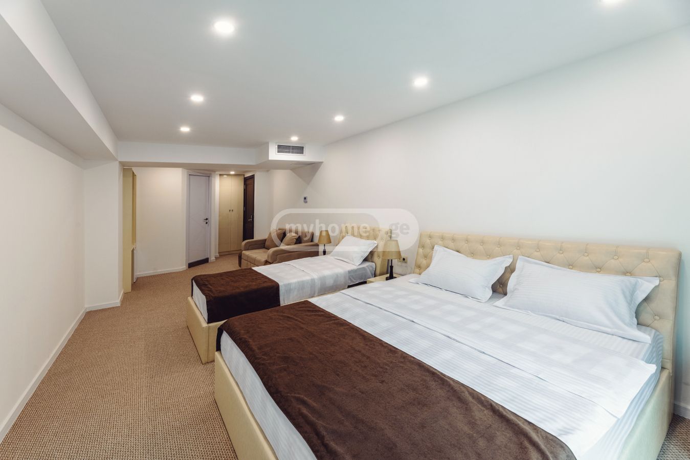 10+ Room Hotel For Sale In Vera view 5
