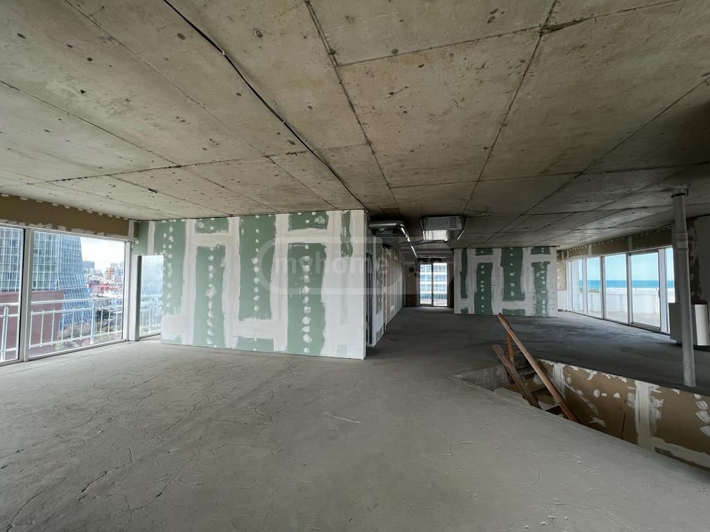 For Sale 6 Room Apartment view 8