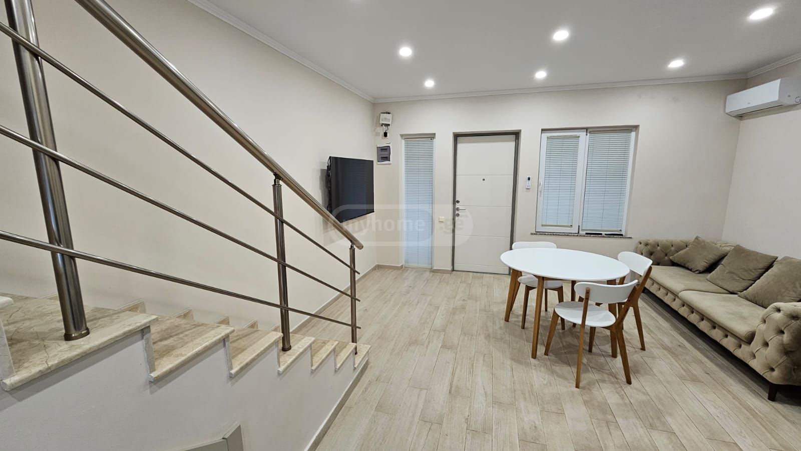 3 Room Private House For Sale view 2