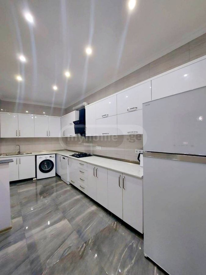 For Sale 4 Room Apartment view 3