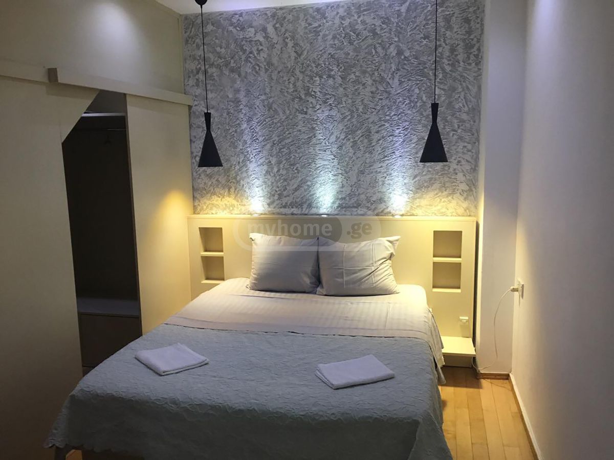 Daily Rent 5 Room Apartment Mtatsmindaze view 1
