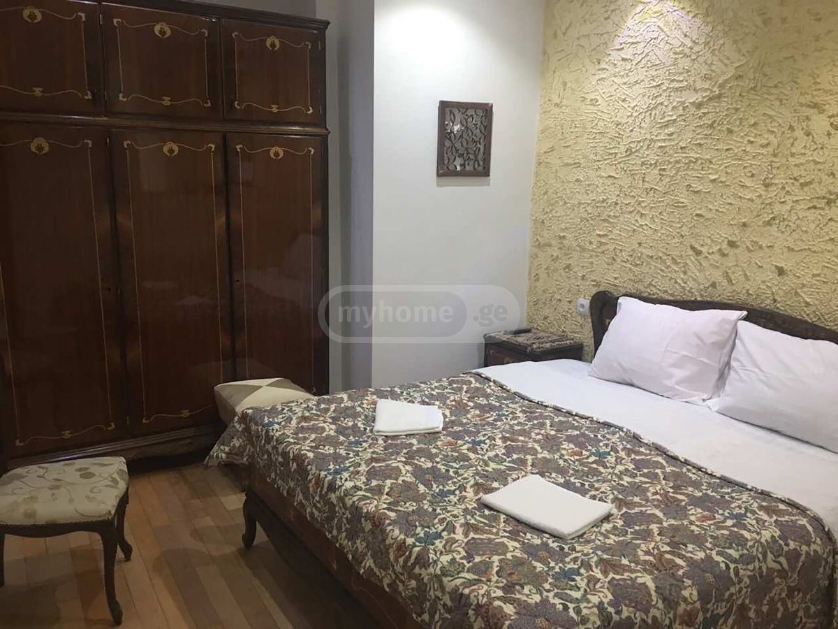 Daily Rent 5 Room Apartment Mtatsmindaze view 2