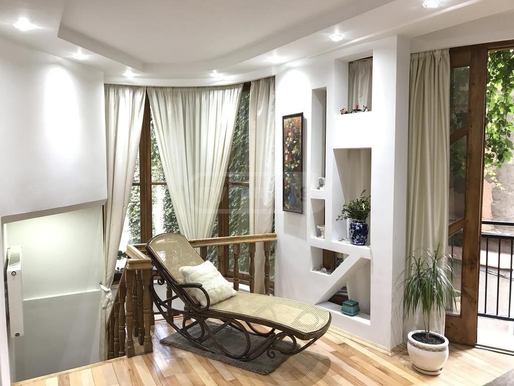 Daily Rent 5 Room Apartment Mtatsmindaze view 5