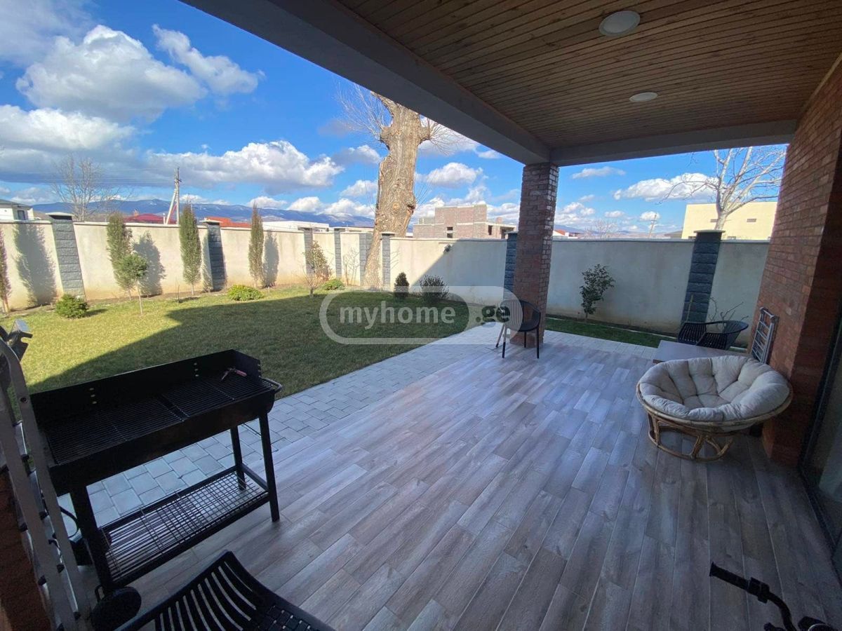 7 Room Private House For Sale view 1