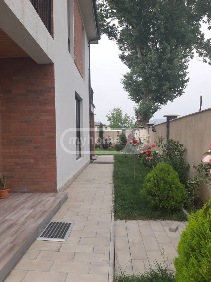 7 Room Private House For Sale view 10