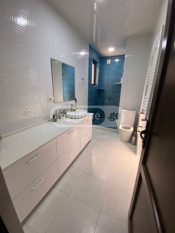 7 Room Private House For Sale view 3