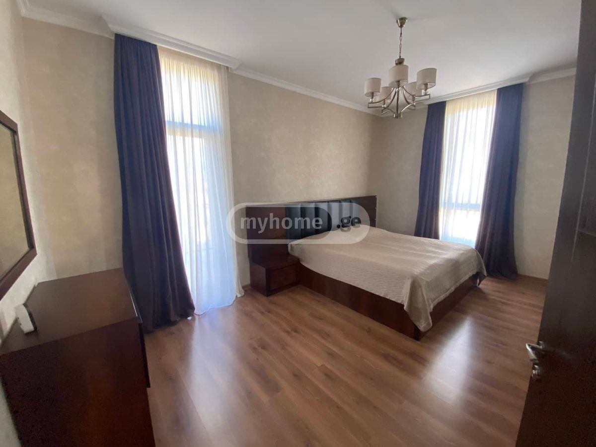 7 Room Private House For Sale view 4