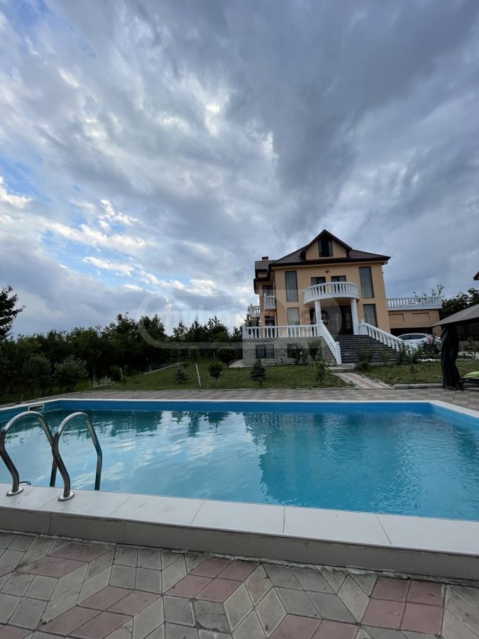 8 Room Country House For Sale view 3