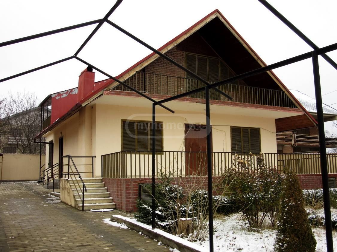 8 Room Country House For Sale view 1