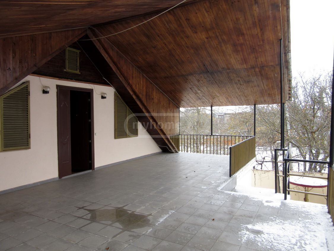 8 Room Country House For Sale view 2