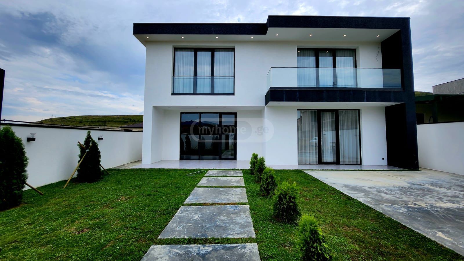 For Sale 6 Room Private House view 1