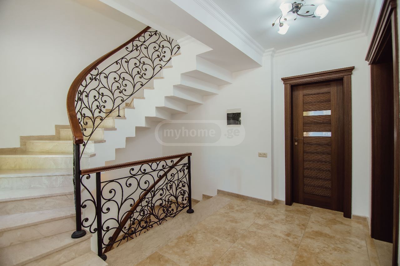 8 Room Private House For Rent In Makhinjauri, In Batumi view 6