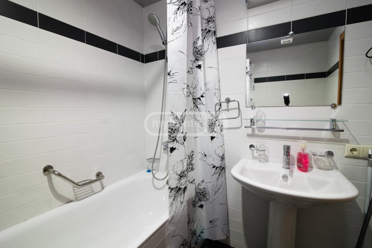2 Room Apartment Daily Rent In Mtatsminda view 6
