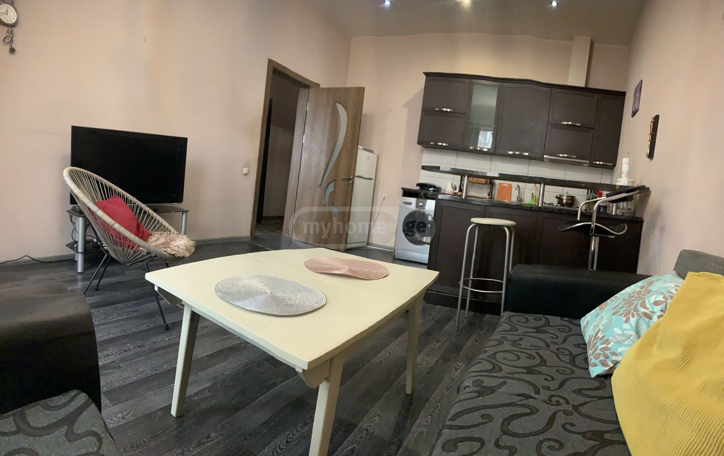 4 Room Apartment Daily Rent In Chugureti view 1