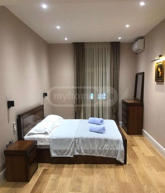 For Sale 4 Room Apartment Mtatsmindaze view 3