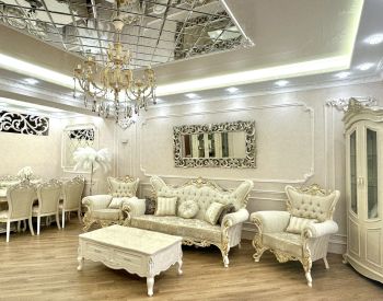 იყიდება 4 ოთახიანი ბინა ვაკეში