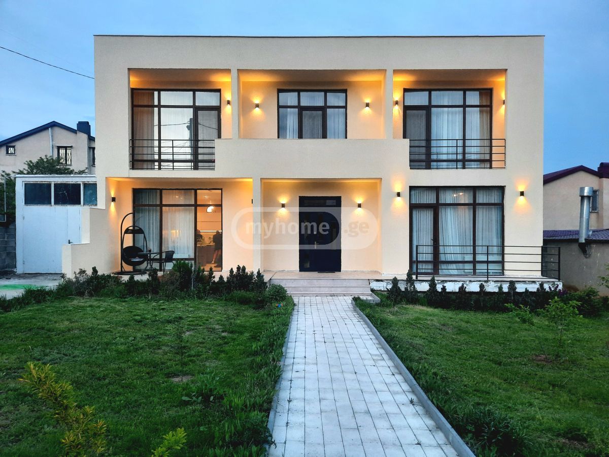 7 Room Private House For Sale view 2