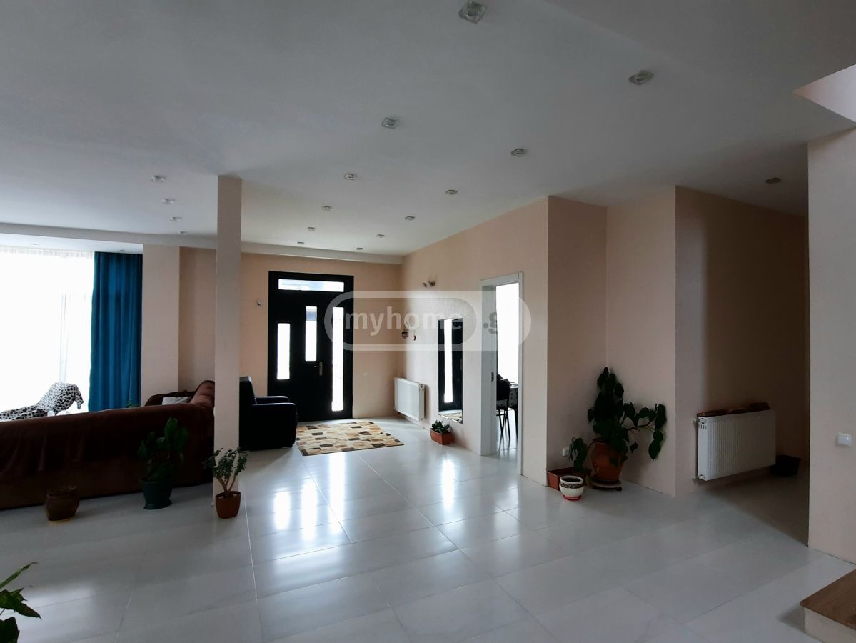 7 Room Private House For Sale view 3