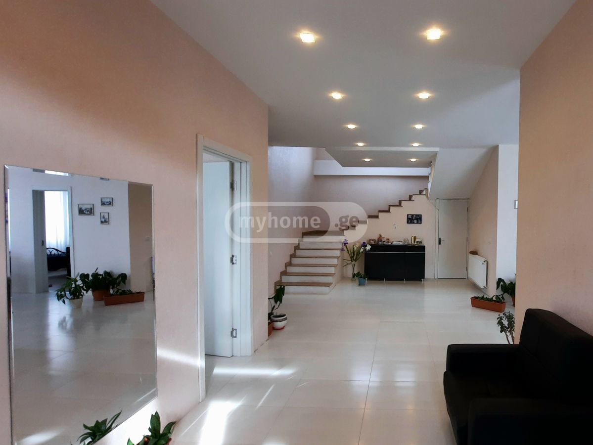 7 Room Private House For Sale view 4