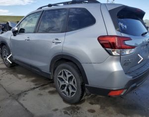 იშლება subaru forester
