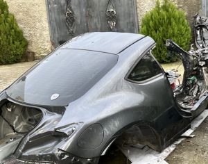 დაიშალა, კოლოფი, გიდრო მუფტა, და ბევრი სხვა ნაწილია... ცხვირი, ძრავი და წინა უკანა ბუფერი არ მაქვს