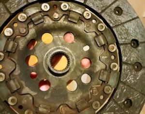 გადაბმულობის ქურო (პლიტა) და დისკი (ფერადო)