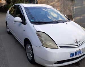 იშლება ტოიოტა პრიუსი