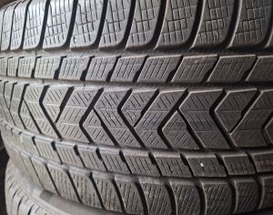 R22  325/35 ზამთარი. წინა 285 /40