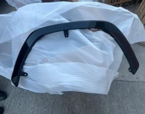 RAV4 19-24 XSE წინა ფრთის მოლდინგი