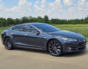 იშლება Tesla Model S/ ტესლა მოდელ ს