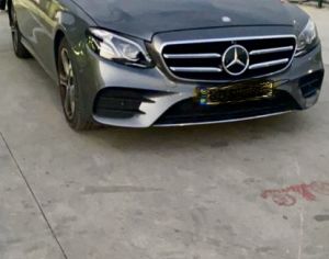 დაიშალა Mercedes Benz e 400